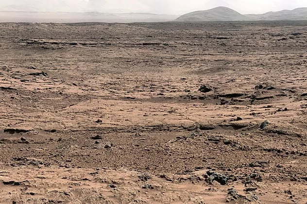 Marsin kivistä pintaa Curiosity-mönkijän panoraamassa