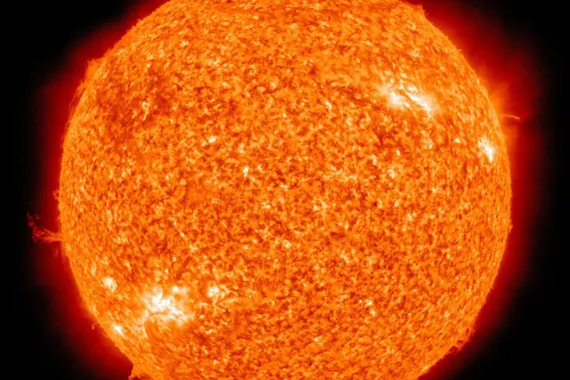 Aurinko ultraviolettikuvassa, aktiivisia alueita