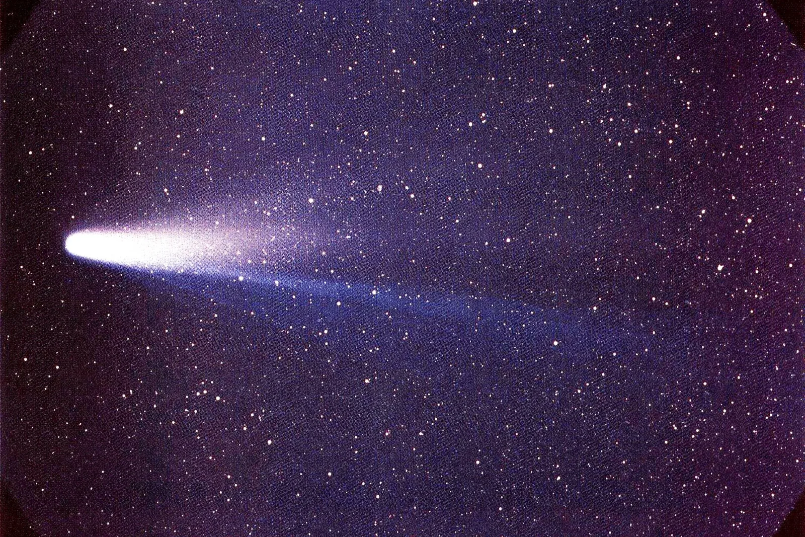 Halleyn komeetta vuonna 1986 tähtitaivaalla